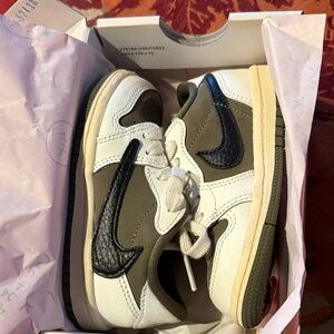 Travis Scott Nike Kids Sneakers - White, Black, Olive